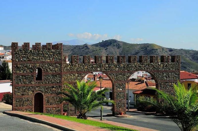 Moclinejo pueblo blanco málaga provincia arco entrada