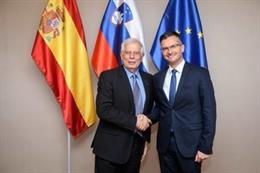 El ministro de Asuntos Exteriores en funciones, Josep Borrell, mantiene un encuentro con el primer ministro esloveno, Marjan Sarec