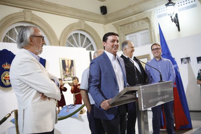 Inauguración de la muestra de la Hermandad del Amor en la Diputación de Almería