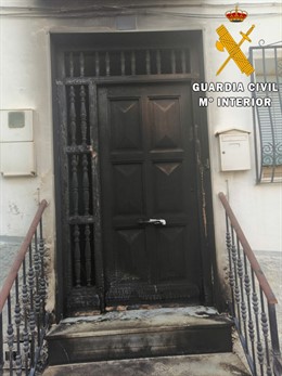 Imagen del domicilio de Purchena (Almería) cuyo acceso fue quemado