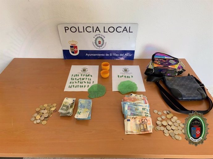 Efectos de droga y dinero intervenido a una joven en El Viso del Alcor (Sevilla)