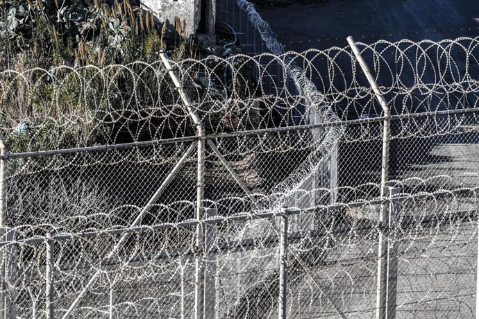 Imágenes de recursos de las concertinas de la Valla de Ceuta,