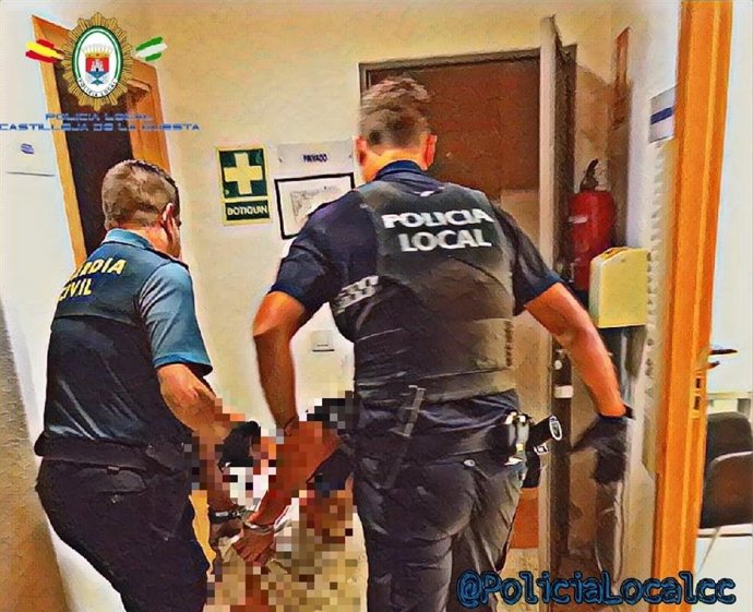 Detención de la mujer acusada de agredir a un guardia civil