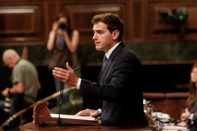 El presidente de Ciudadanos, Albert Rivera, interviene desde la tribuna del Congreso de los Diputados