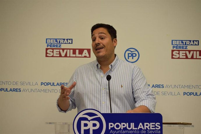 El concejal del PP de Sevilla José Luis García, en una imagen de archivo durante una rueda de prensa