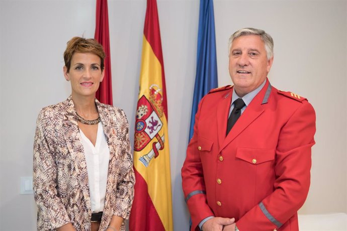 La presidenta del Gobierno de Navarra, María Chivite, y el jefe de la Policía Foral, Juan Carlos Zapico