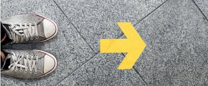 Unas zapatillas y una flecha