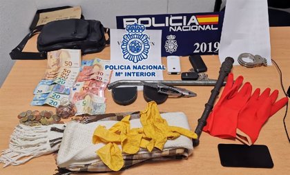 Resultado de imagen para Detenidas tres personas cuando asaltaban a un octogenario al que inmovilizaron en su casa en Fuengirola