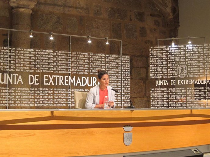 Isabel Gil Rosiña en rueda de prensa para explicar los acuerdos del Consejo de Gobierno de la Junta del 3 de septiembre