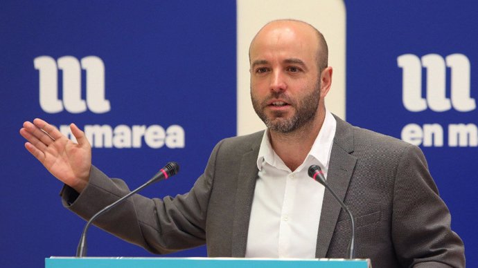 El portavoz de En Marea, Luís Villares, en rueda de prensa 