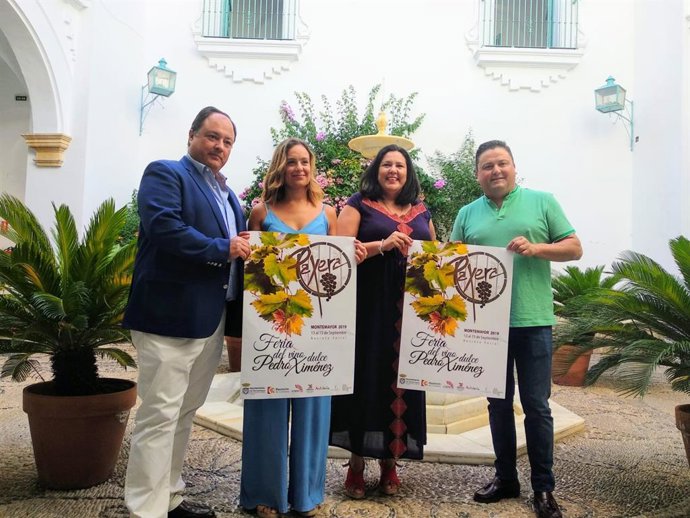 Amo (segunda por la dcha.) en la presentación de 'Paxera'