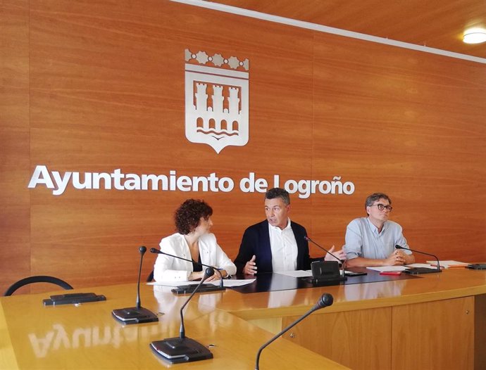 Escobar, junto a Sanz y Ruiz Lasanta, ha valorado la propuesta del equipo de Gobierno del Ayuntamiento logroñés sobre el nudo de Vara de Rey.