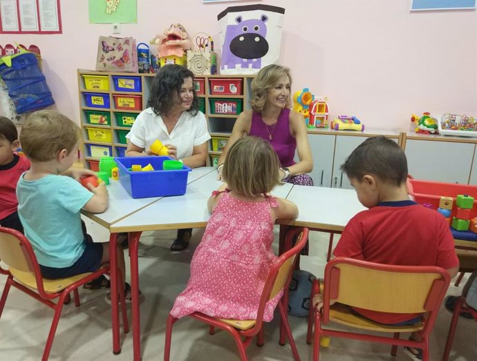 Troncoso (dcha.) en la inauguración del curso de Infantil