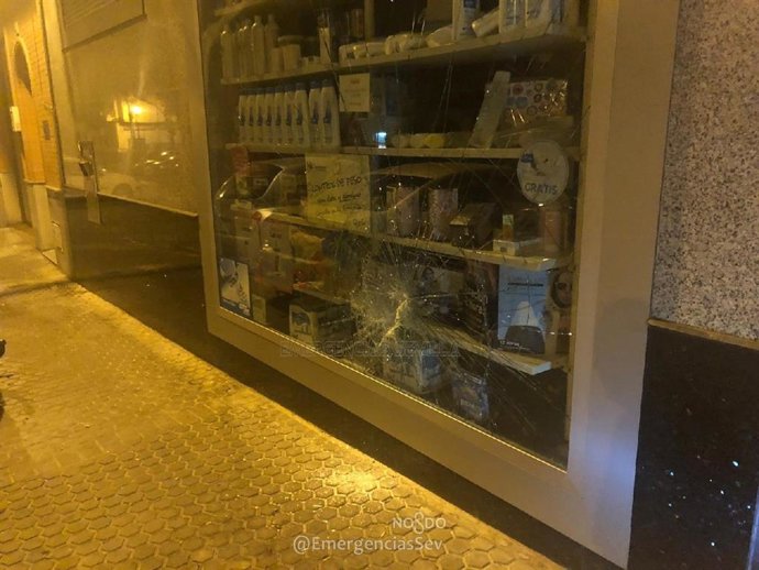 Daños en una farmacia tras un intento de robo en Sevilla