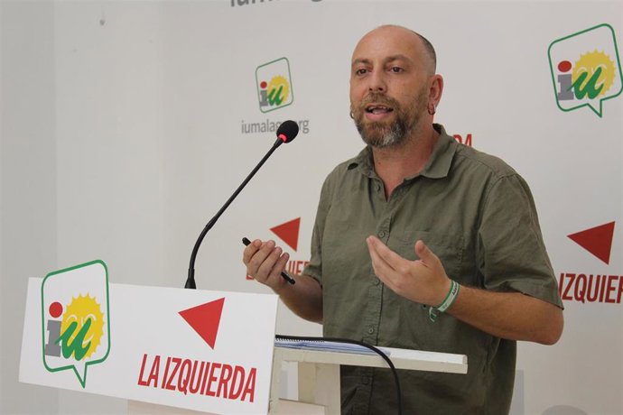 El portavoz de IU Andalucía y coordinador de la Comisión Colegiada, Ernesto Alba, en rueda de prensa.