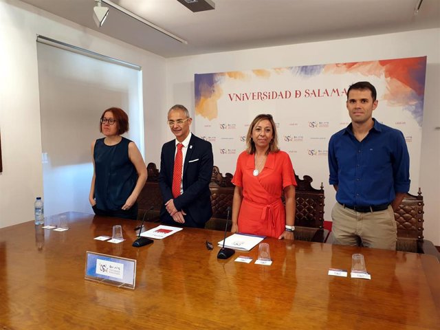 Ainoa Castro, Ricardo Rivero, Susana Pérez y Carlos Hernández-García, de izquierda a derecha, en la USAL.