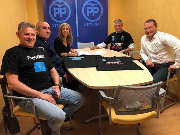 Paloma Gázquez, reunida con funcionarios de prisiones