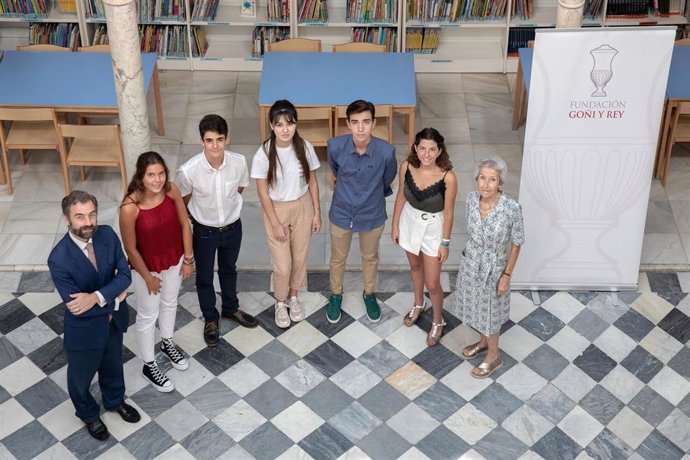 Cinco estudiantes de rentas bajas estudiarán el Bachillerato Internacional en el colegio San Francisco de Paula de Sevilla con becas de la Fundación Goñi y Rey.