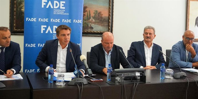 Mesa de  Turismo de FADE en Ribadesella.