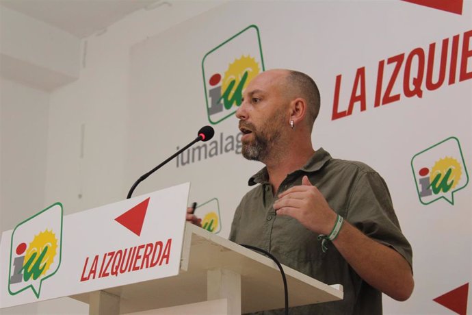 El portavoz de IU Andalucía y coordinador de la Comisión Colegiada, Ernesto Alba, en una rueda de prensa.