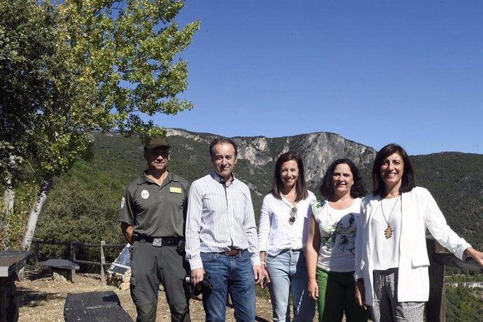 La conselleira de Medio Ambiente, Ángeles Vázquez, visita el parque de Serra da Enciña da Lastra