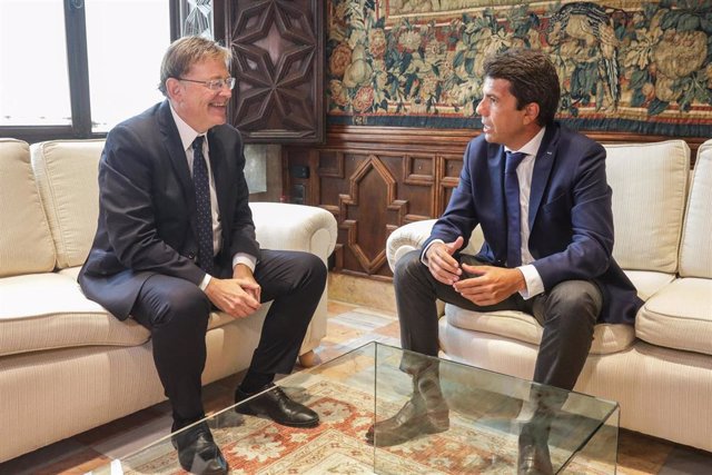 El presidente de la Generalitat, Ximo Puig, se reúne con el presidente de la Diputación de Alicante, Carlos Mazón.