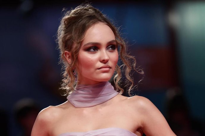 Lily-Rose Depp en la proyección de 'The King' en el Festival de Venecia