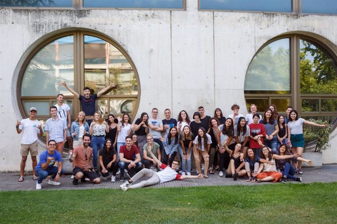 Parte de los estudiantes extranjeros de intercambio, a su llegada a la Universidad Pública de Navarra.