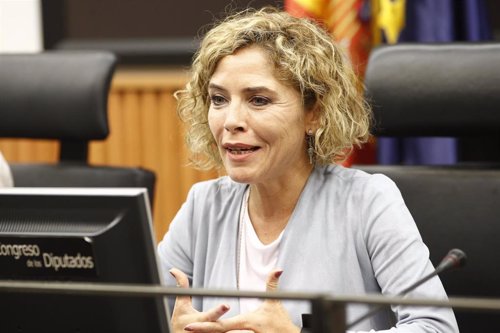 La responsable del Área de Universidades y diputada por Alicante de Ciudadanos, Marta Martín, en rueda de prensa. 