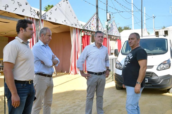 El alcalde de Tomares, José Luis Sanz, ultimando los preparativos de la Feria de Tomares 2019