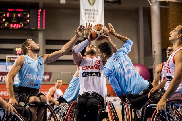 España gana Francia en el Europeo de baloncesto en silla de ruedas