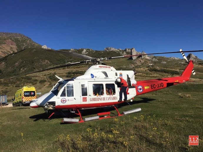 Helicóptero 112 evacua a un motorista británico herido al caer de la moto