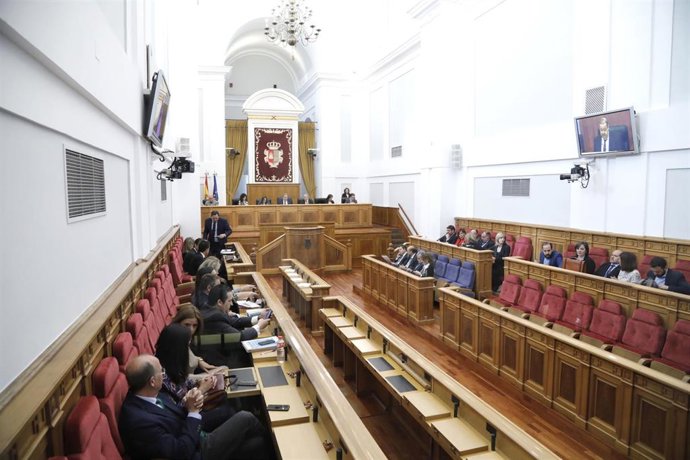 Vista general pleno de las Cortes de C-LM.