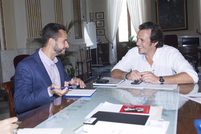 El alcalde de Cádiz reunico con el vicepresidente de Diputación, Mario Fernández