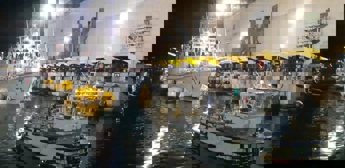 El cazaminas Turia a su llegada al puerto de Cartagena