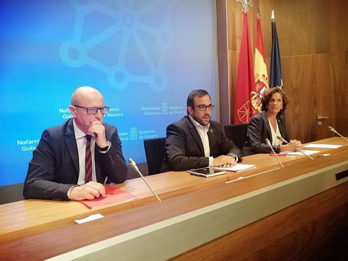 Carlos Gimeno, Javier Remírez e Itziar Gómez, en la rueda de prensa posterior a la sesión del Gobierno de Navarra