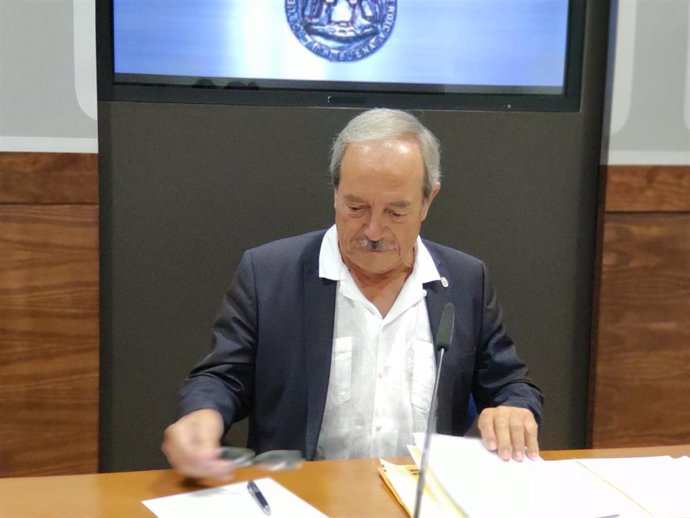 El portavoz del PSOE en el Ayuntamiento de Oviedo, Wenceslao López, en rueda de prensa.