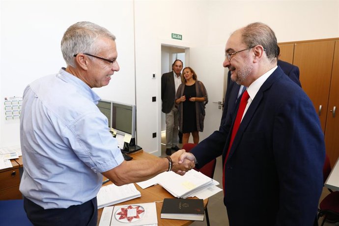 El presidente del Gobierno de Aragón, Javier Lambán, ha visitado la D.O. Jamón de Teruel.