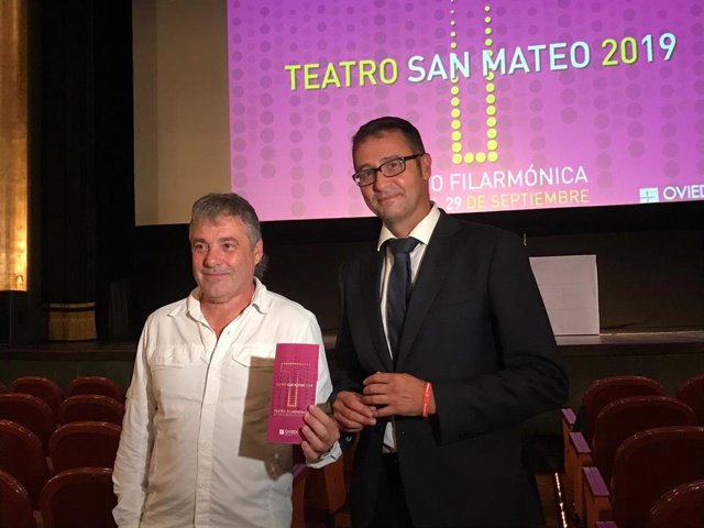Coordinador de Teatro San Mateo, Luis Vigil, y el concejal y presidente de la Fundación de Cultura, José Luis Costillas.