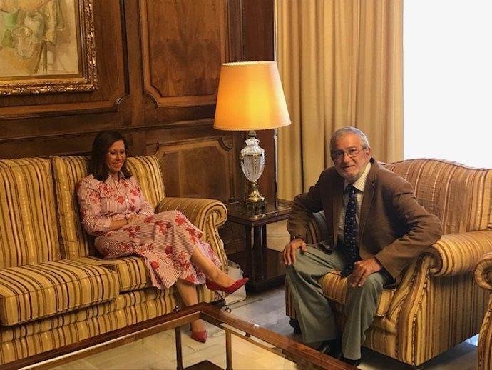 La alcaldesa de Cartagena, Ana Belén Castejón en su reunión con el presidente de la Asamblea, Alberto Castillo