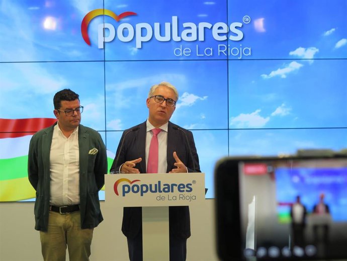El portavoz del PP en el Parlamento de La Rioja, Jesús Ángel Garrido, y el diputado Alfonso Domínguez