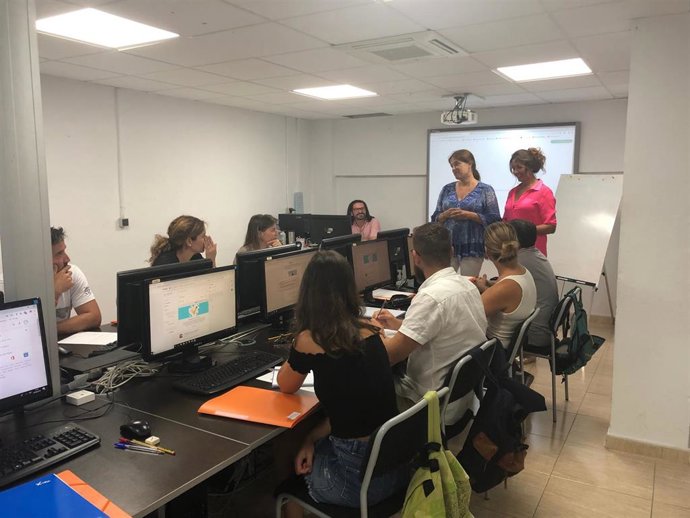 Imagen del estreno del curso de inglés B1 organizado por el Ayuntamiento de Marratxí y el SOIB.