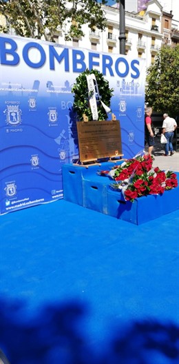 Homenaje a los diez bomberos del Ayuntamiento de Madrid que perdieron la vida en la calle Montera
