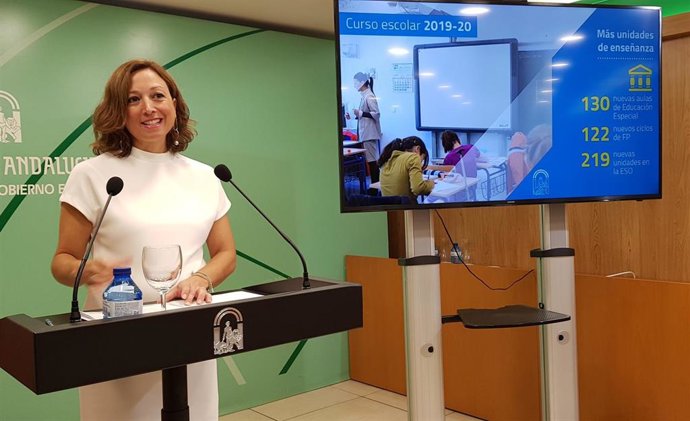 La delegada del Gobierno andaluz en Málaga, Patricia Navarro, en una rueda de prensa.