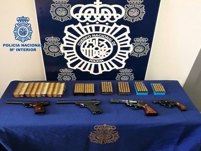 Armas intervenidas por la Policía Nacional a un hombre detenido en Pamplona