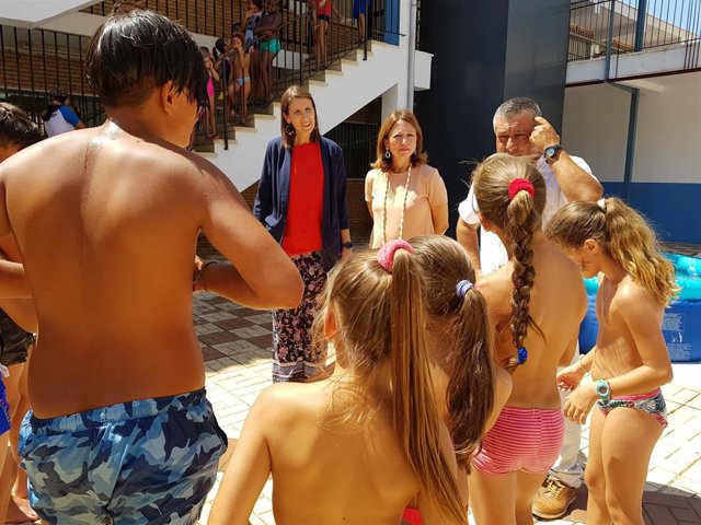 Navarro y García Paine vistan las Escuelas de Verano en Málaga