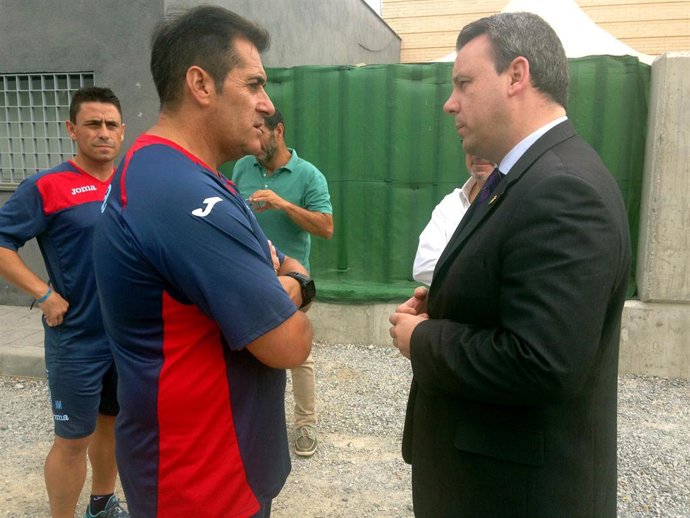 Mariano Lorente, a la derecha, en imagen de archivo, cuando era diputado provincial de Deportes