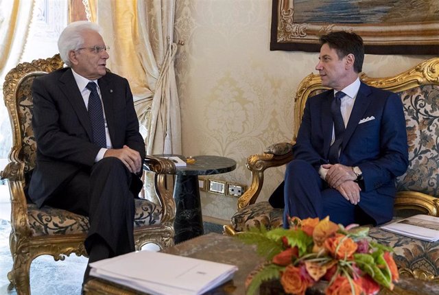 El presidente y el primer ministro en funciones de Italia, Sergio Mattarella y Giuseppe Conte, respectivamente