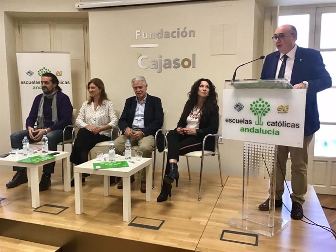 El secretario general de Escuelas Católicas de Andalucía, Carlos Ruiz, en una imagen de archivo en unas jornadas. 