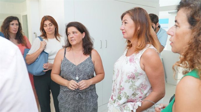 La presidenta del Govern, Francina Armengol, durante su visita a Ibiza este miércoles.